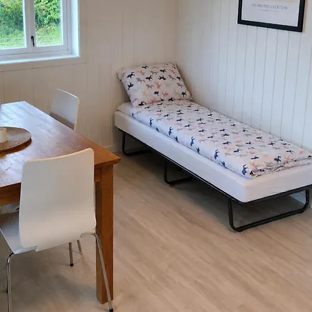 Spacious 2 Bedroom In Arendal. 公寓