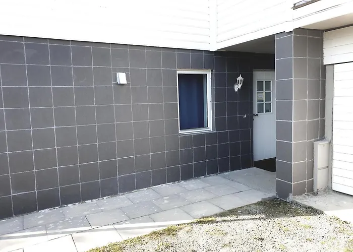 Spacious 2 Bedroom In Arendal. 公寓 *